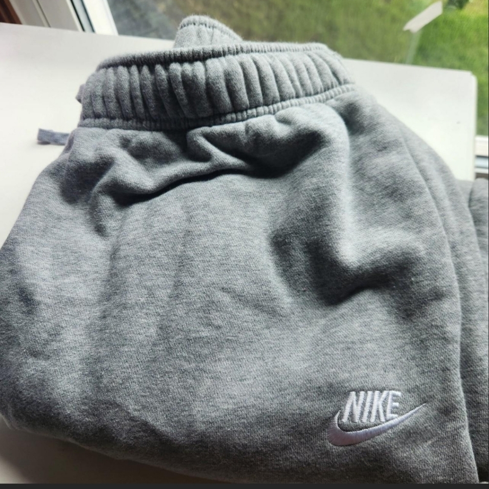 nike sweatpants size l